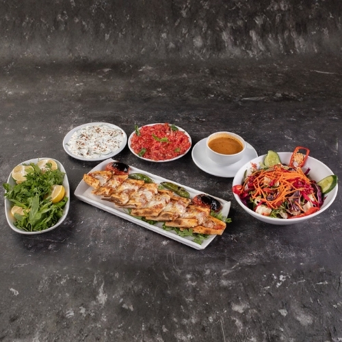 Kaşarlı Sucuklu Pide